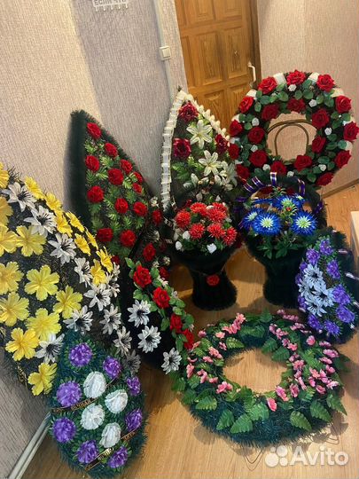 Ритуальные венки и корзины