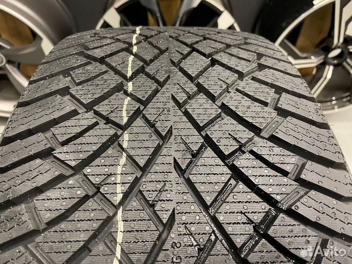 Nokian Tyres Hakkapeliitta R5 245/40 R20 99T