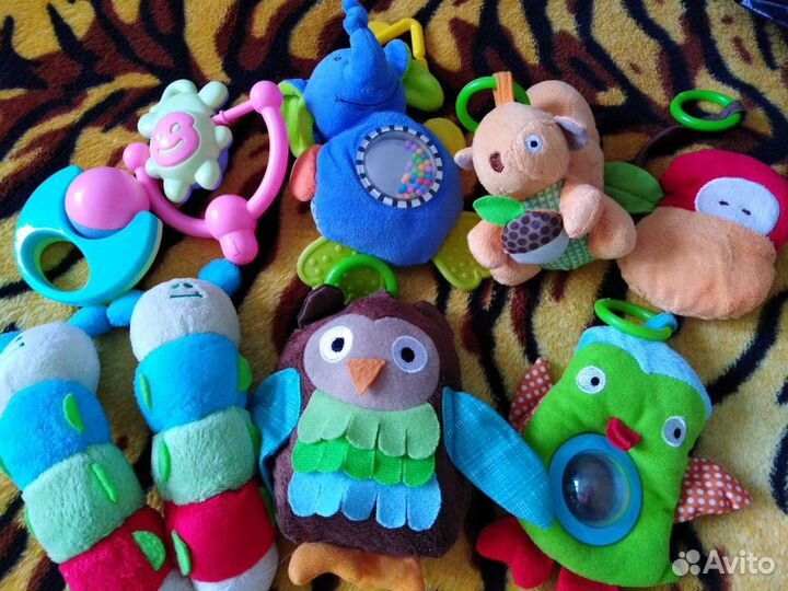 Развивающие игрушки - погремушки