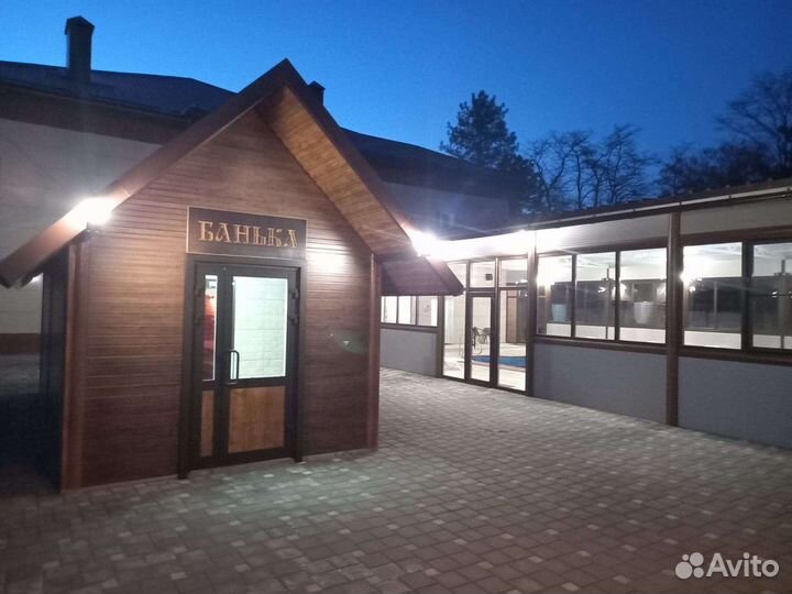 Тёплые бассейны, гостиница