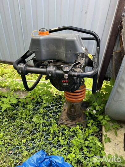 Вибротрамбовка шлеп нога