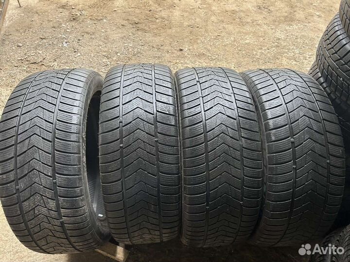 Tracmax X-Privilo S330 275/45 R21