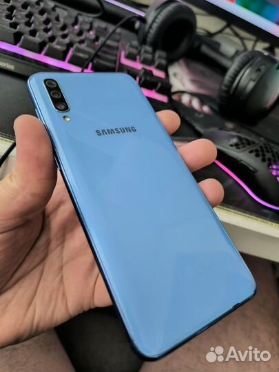 Samsung Galaxy A70, 6/128 ГБ