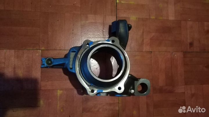 Продаю кулак поворотный задний левый RenaultDuster