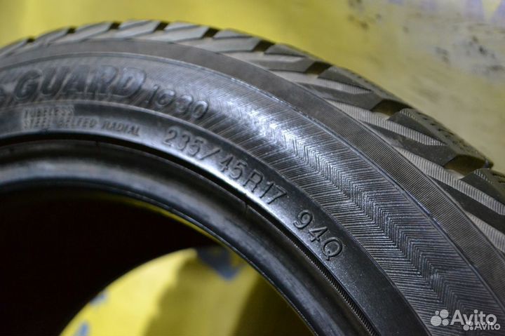 Yokohama Ice Guard IG30 235/45 R17