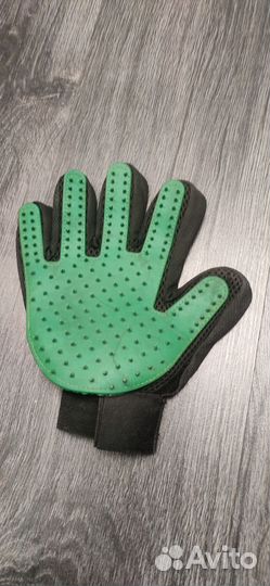 Щетки, перчатка и лапомоойка для собак