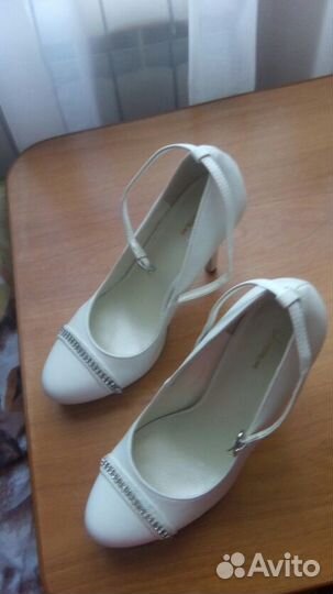 Туфли новые, белые,возможен торг, 36,5 р-р