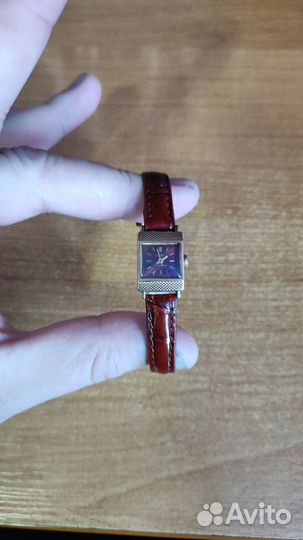 Золотые часы женские