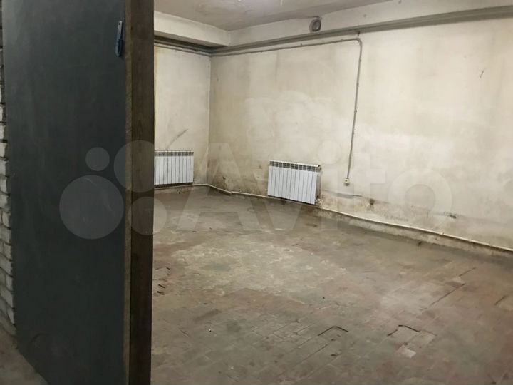 Комната 45 м² в 6-к., 1/3 эт.