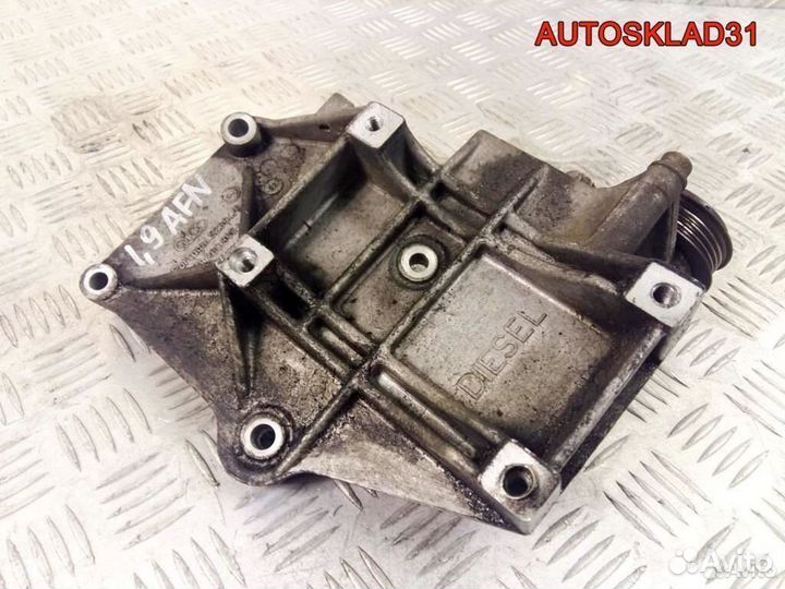 Кронштейн кондиционера VW Passat B5 AFN 028260885A