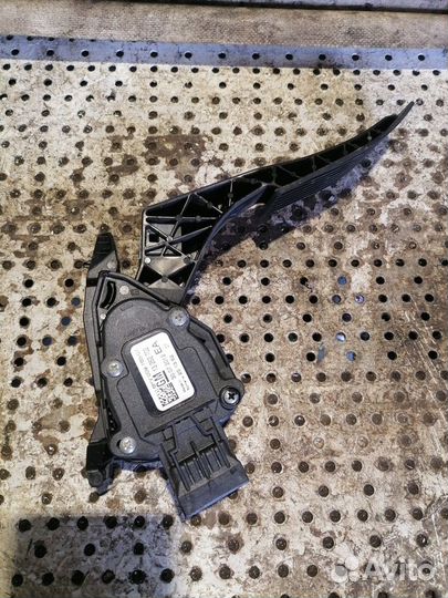 Педаль газа Opel Astra J