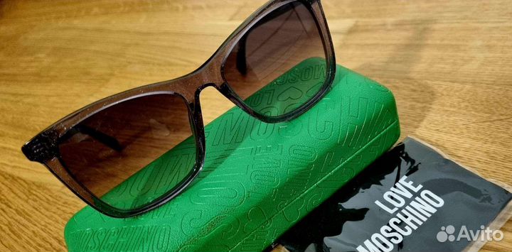 Очки женские солнцезащитные Love Moschino новые