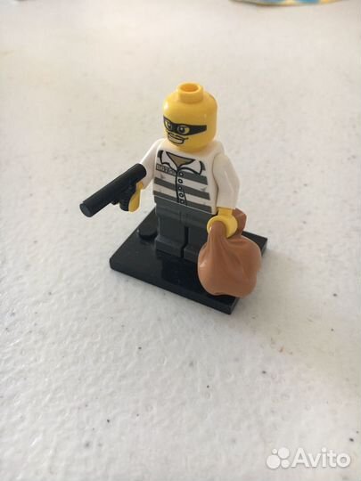 Lego грабитель
