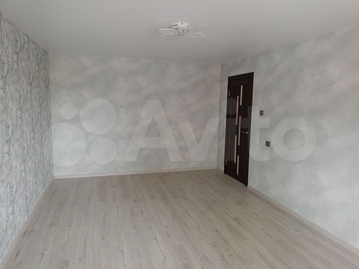 2-к. квартира, 55 м², 1/9 эт.