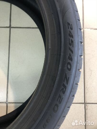Pirelli P Zero PZ4 245/40 R20 99Y