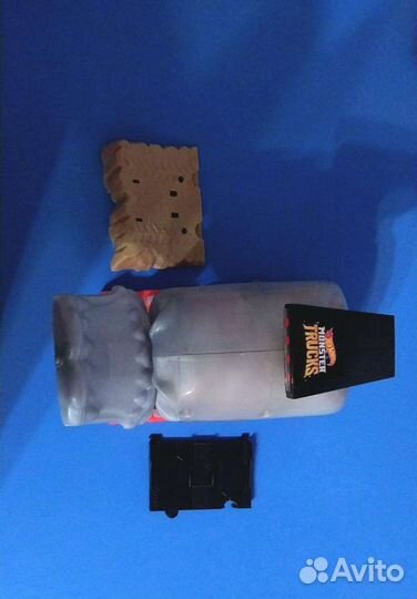 Трек Hot Wheels Monster Trucks гараж