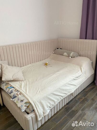 Детская кровать с мягкой спинкой