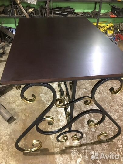 Стол. Холодная ковка. Для сада и дачи
