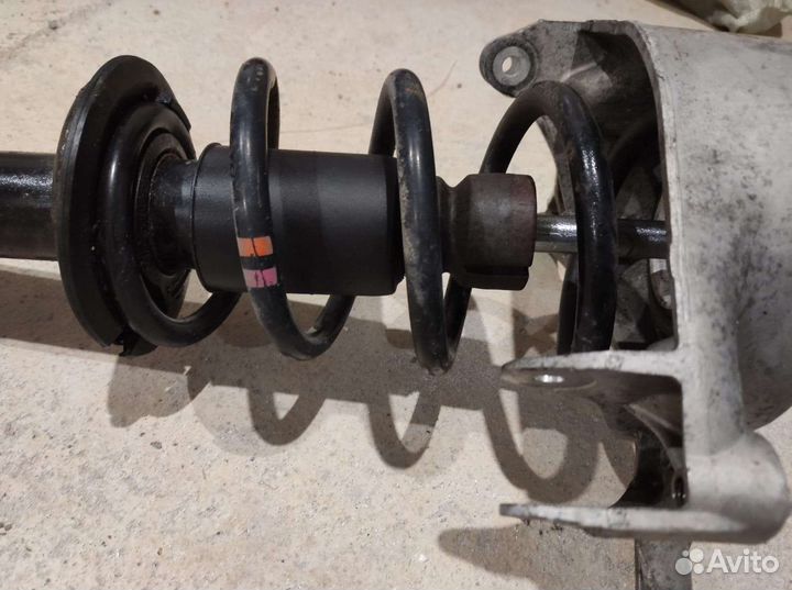 Амортизатор передний левый Audi A4 B8