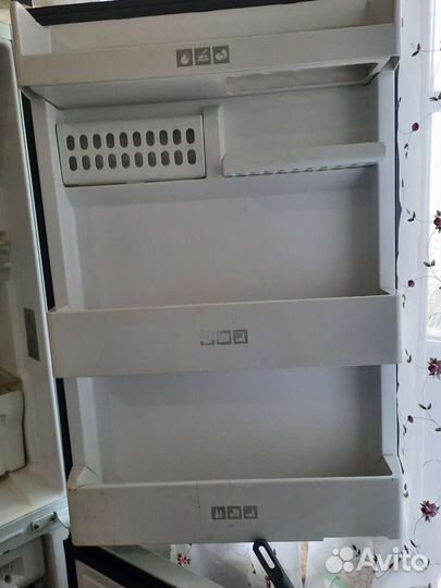 Холодильник-морозильник Stinol 102