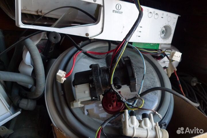 Стиральная машина Indesit WIU-81 в разборе