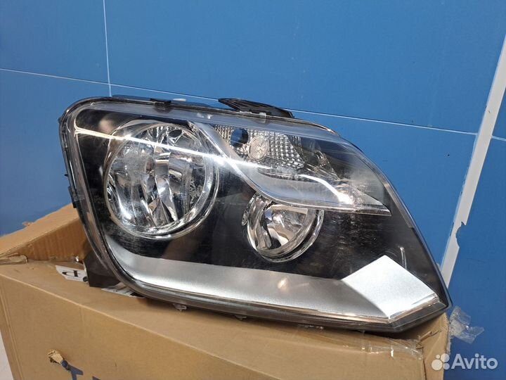 Фара правая Volkswagen Amarok 2010