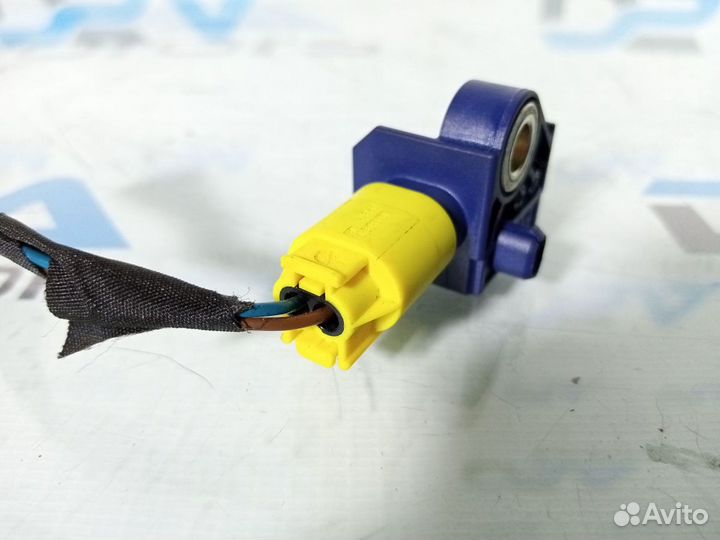 Датчик удара SRS передний Mercedes W204 дорест