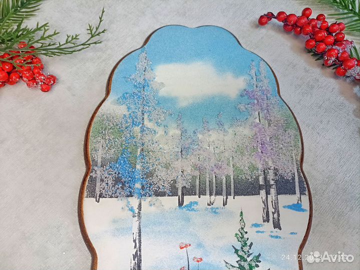 Картина на срезе дерева с мраморной крошкой зима