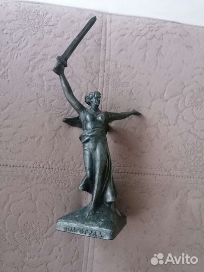 Статуэтка. Родина мать