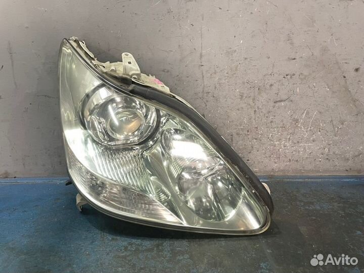 Фара ксенон правая Lexus Ls430 UCF30 UCF31