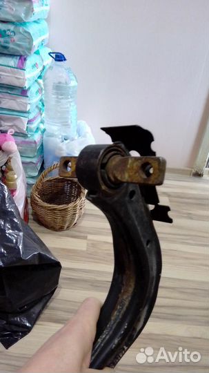 Задний правый рычаг honda civic 4d