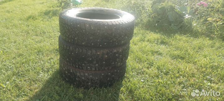 Bridgestone Blizzak Spike-02 SUV 215/65 R16