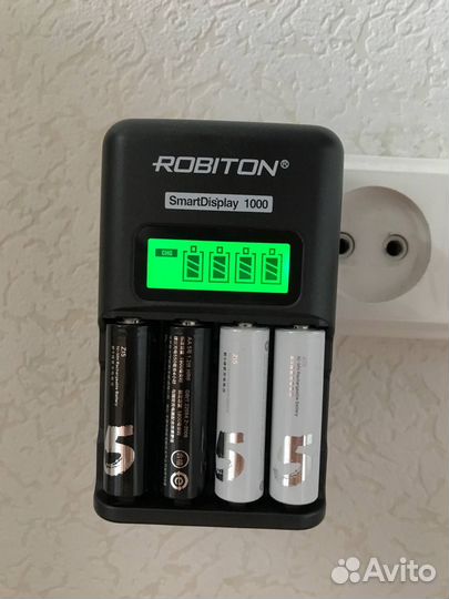 Зарядное устройство robiton SmartDisplay 1000