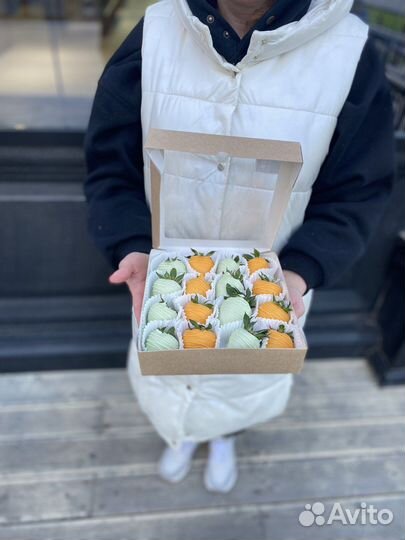 Коробочка из клубники с апельсином и лимонном