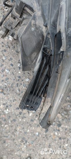 Передняя правая фара 8301C836