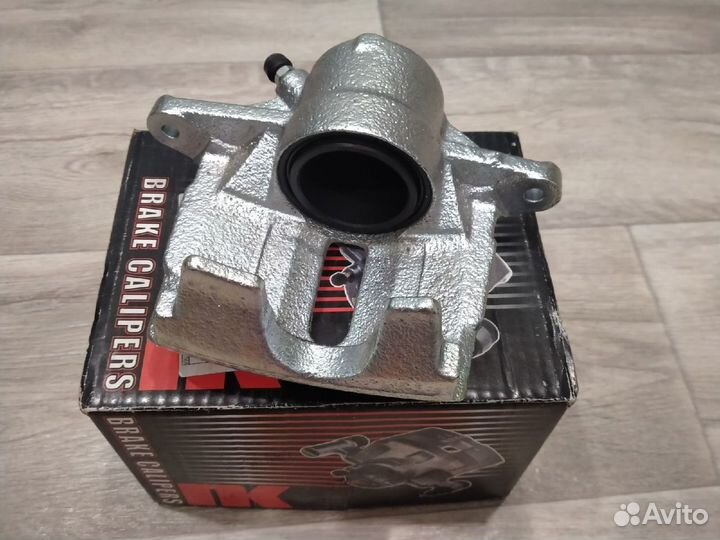 Суппорт тормозной передний левый Ford Mondeo 3