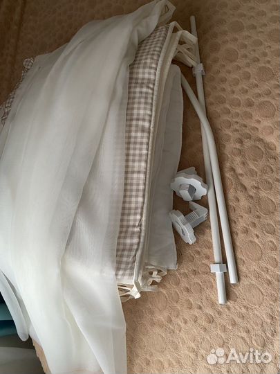 Бортики в кроватку с балдахином