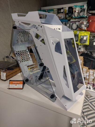 Игровой компьютерный корпус белый