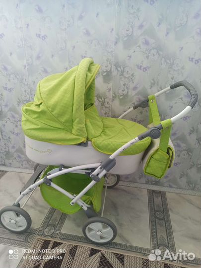 Игрушечная коляска для кукол