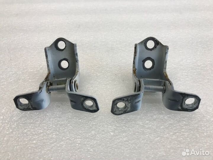 Петля двери передняя левая Mazda 3Bl седан 1.6