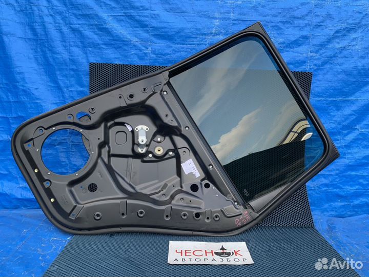 Стекло двери задней правой VW Touareg GP