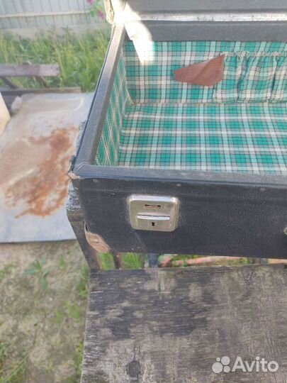 Чемодан старый