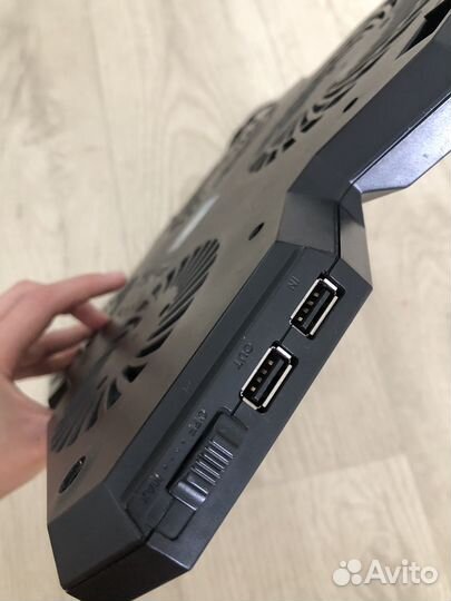 Подставка с охлаждением