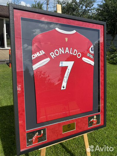 Футболка с автографом Роналду в багете