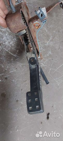 Педаль ручника на Cadillac SRX