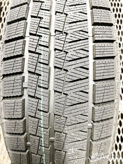 Kapsen SnowShoes AW33 315/35 R20 124H