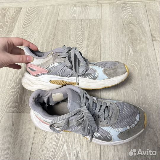 Кроссовки женские