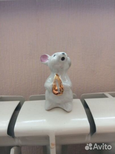 Фигурка мышки форфор