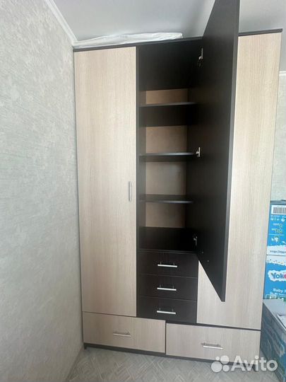 Шкаф распашной с зеркалом бу