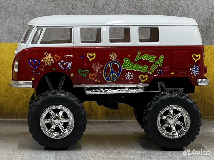 Моделька Volkswagen Bus Monster truck1/36 kinsmart